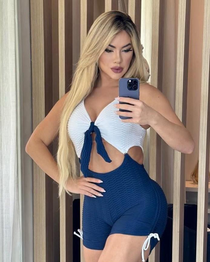 Conjunto Branco Texturizado + Short Azul Marinho