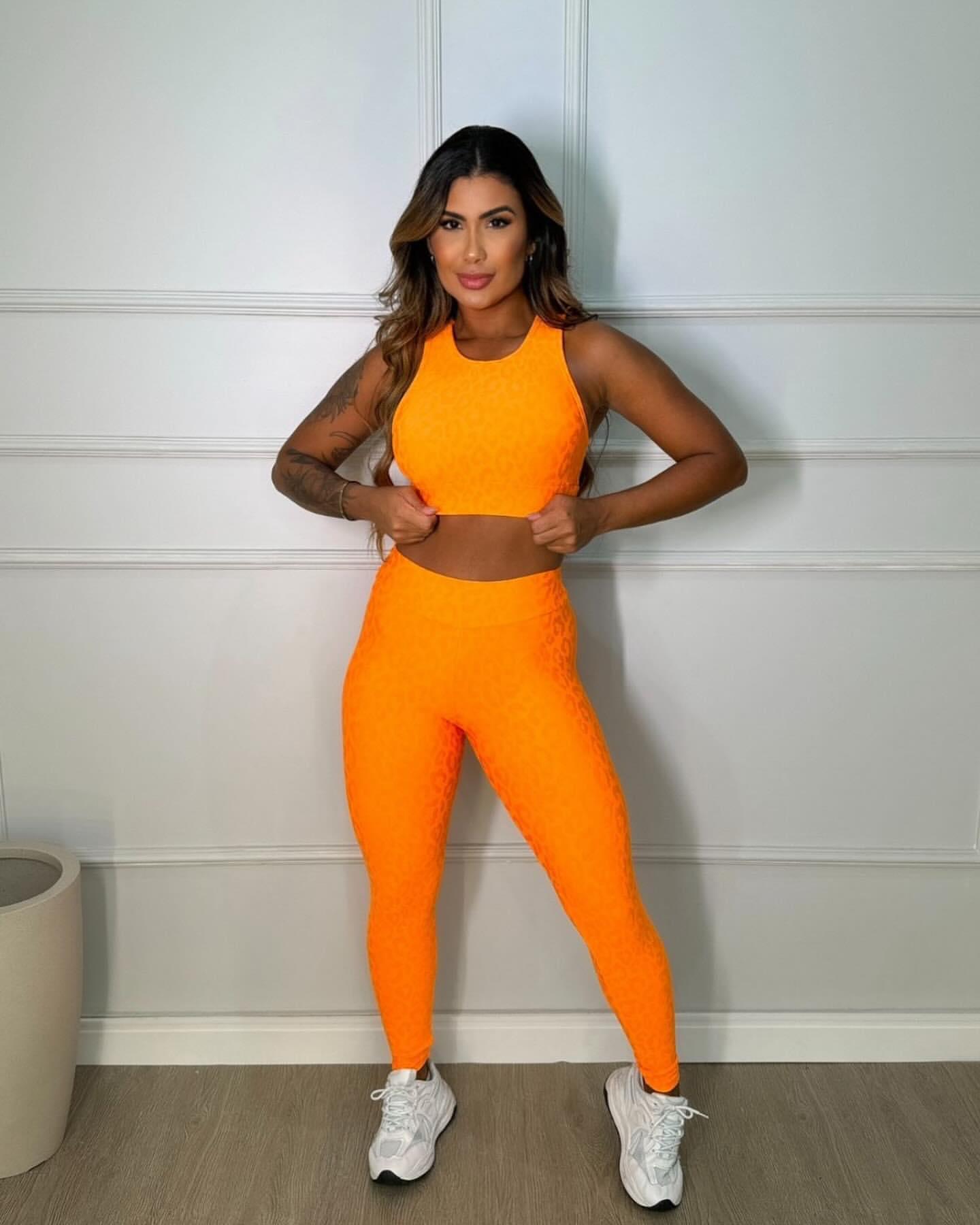 Conjunto Verde Militar Relevo Oncinha + Legging