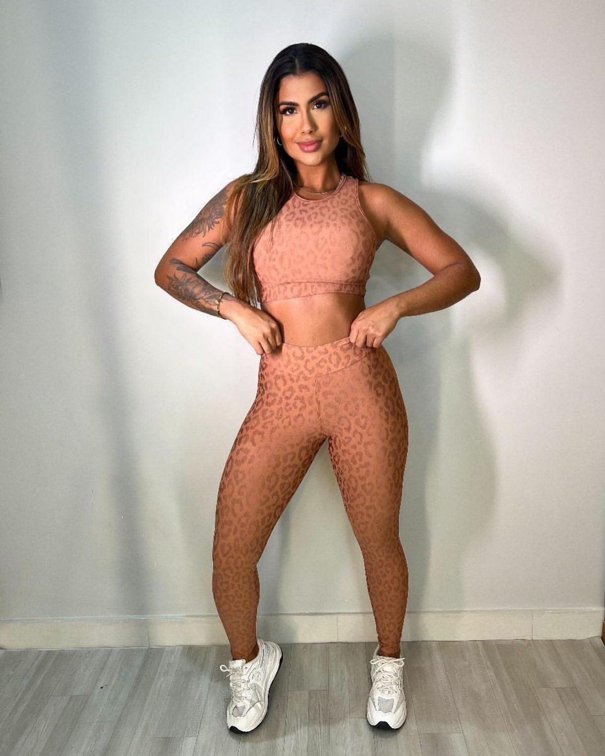 Conjunto Vermelho Relevo Oncinha + Legging