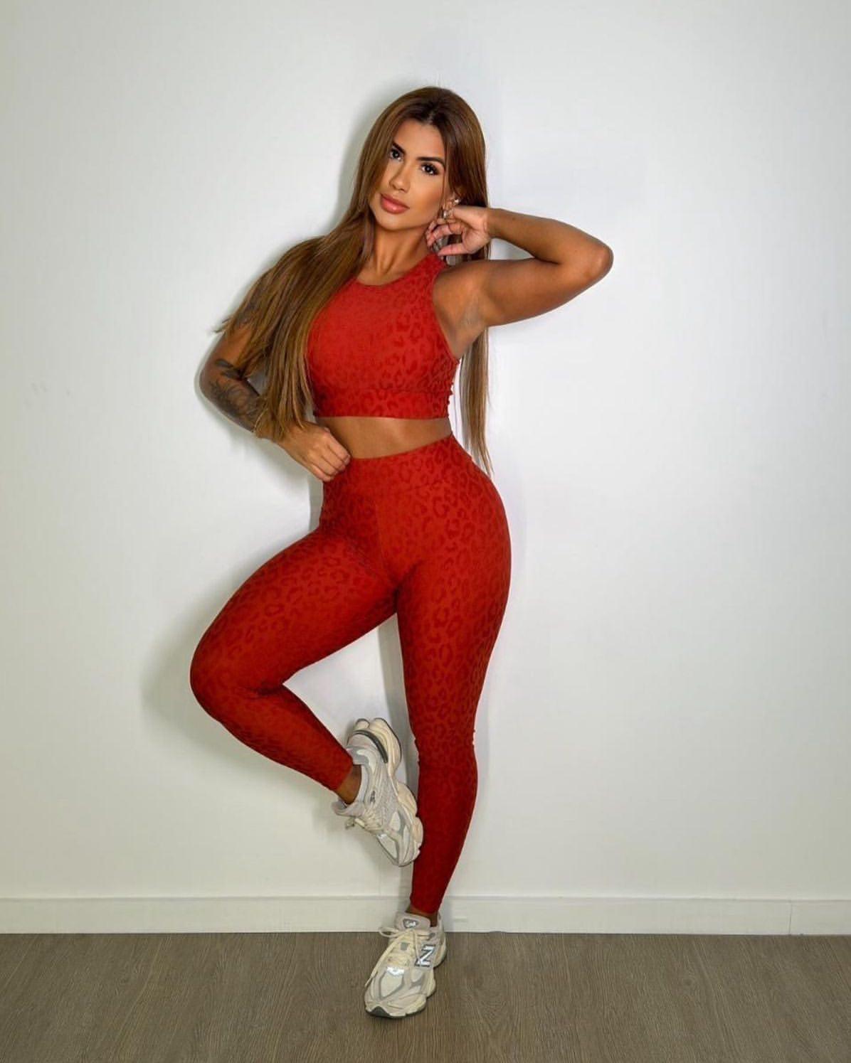 Conjunto Rosa Claro Relevo Oncinha + Legging