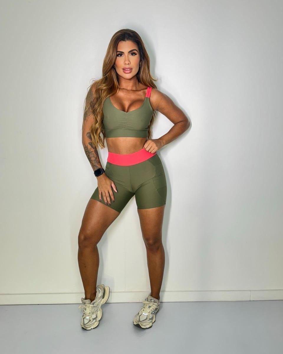 Conjunto Verde Militar/Rosa Neon + Short