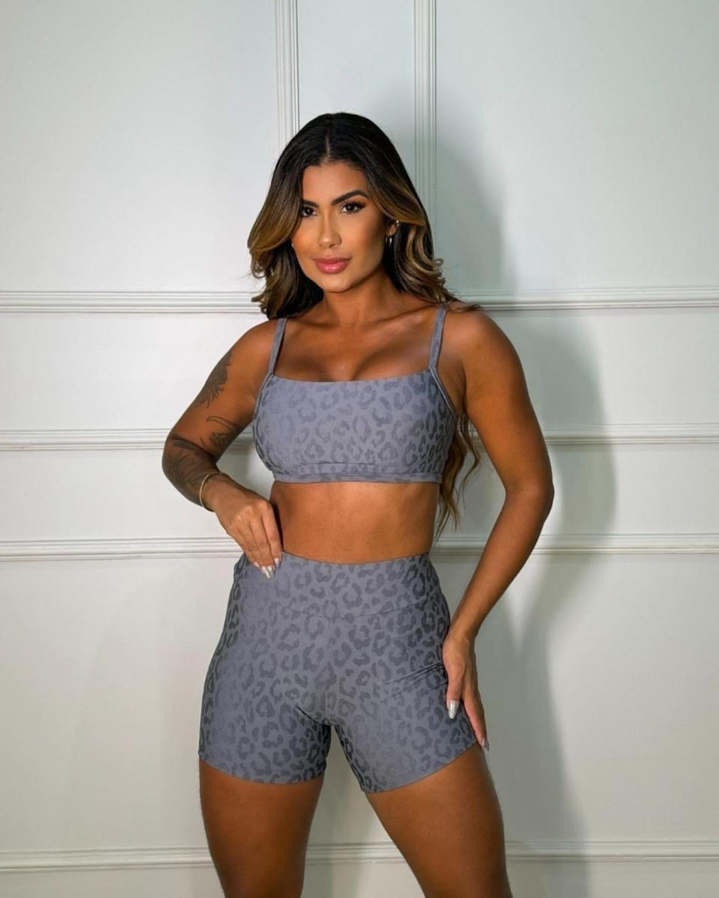 Conjunto Cinza Oncinha em Relevo + Short